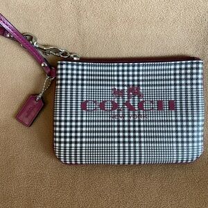 COACH PEYTON BLACK WHITE MAROON Glen PLAID CHECKER ZIP WRISTLET WALLET